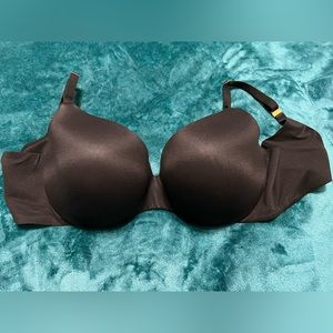 Incredible by Victoria’s Secret lined demi black bra size 36DDD. Worn once.